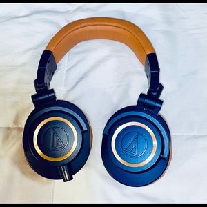 Audio-Technica Corded Audio Headphones Model ATH-M50»